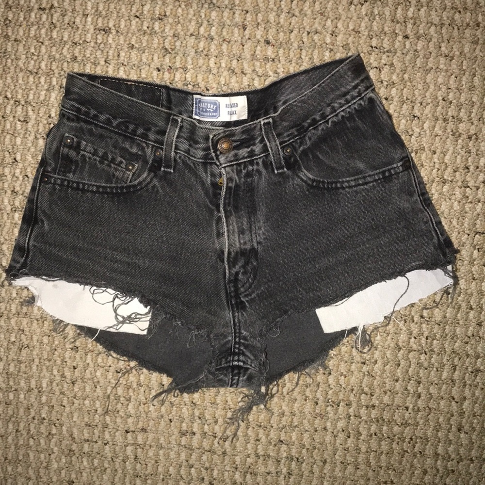 Cute Distressed Levi’s Shorts